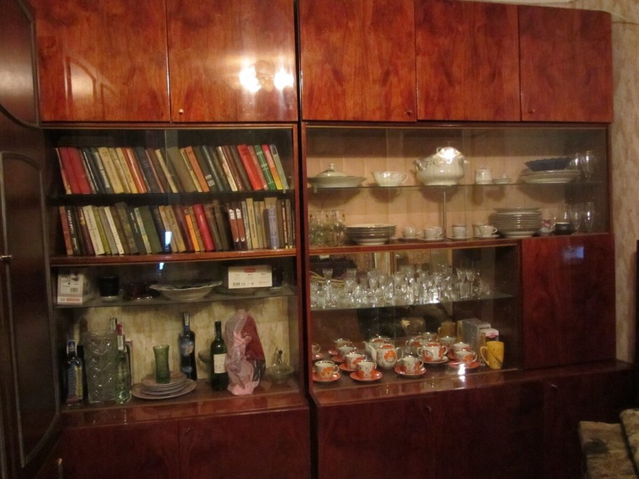 Советская стенка с сервантом