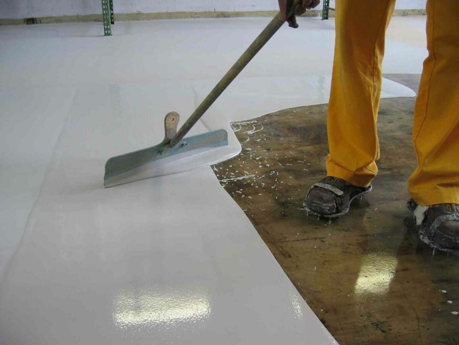 Жидкий пол для выравнивания бетонного