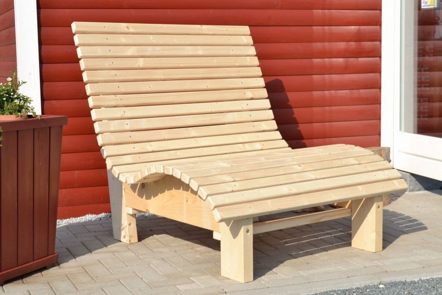 Скамья из досок