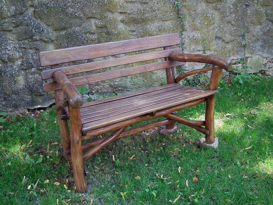 Скамья из дерева