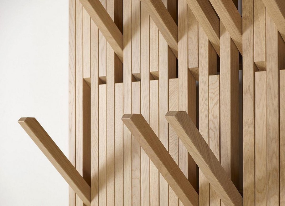 Стенд из деревянных реек