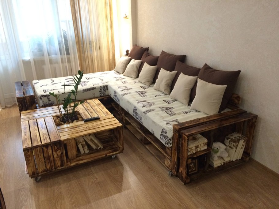 Диван из поддонов