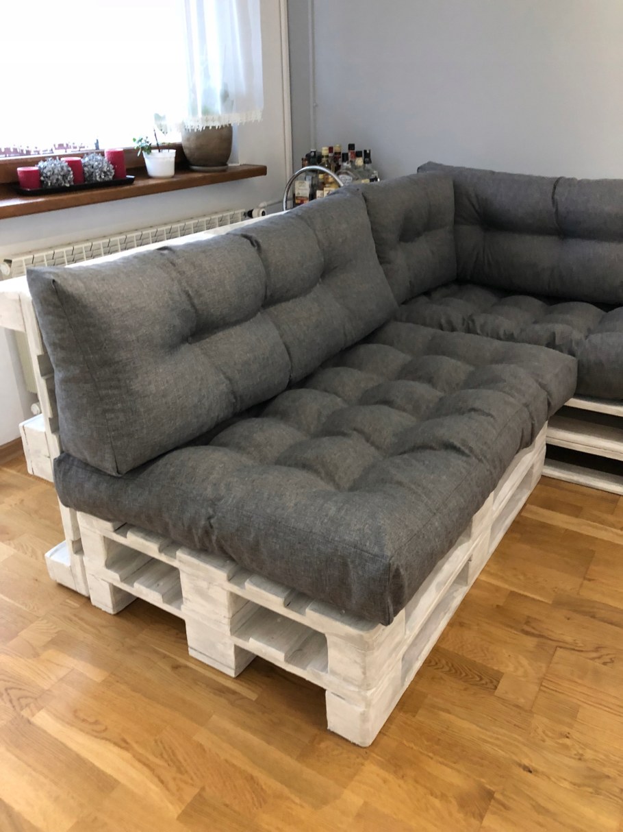 Диванчик из поддонов