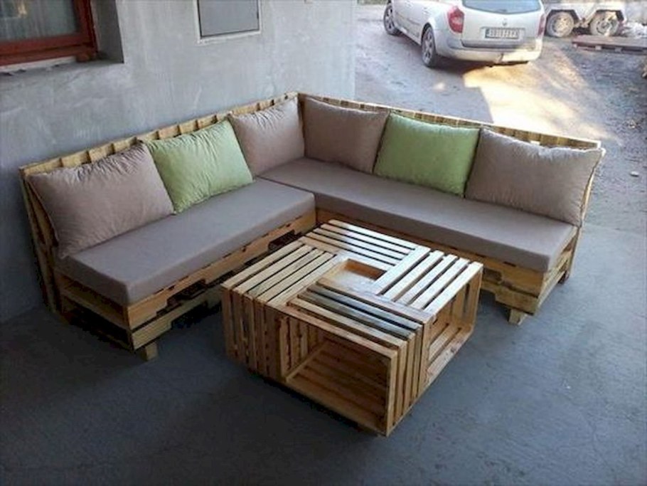 Диванчик из поддонов