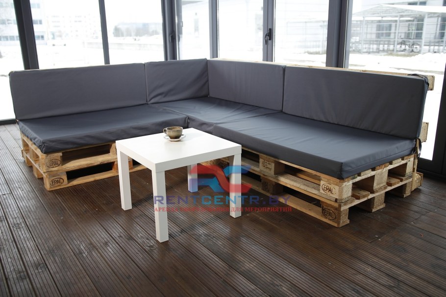 Угловой диванчик из паллетов