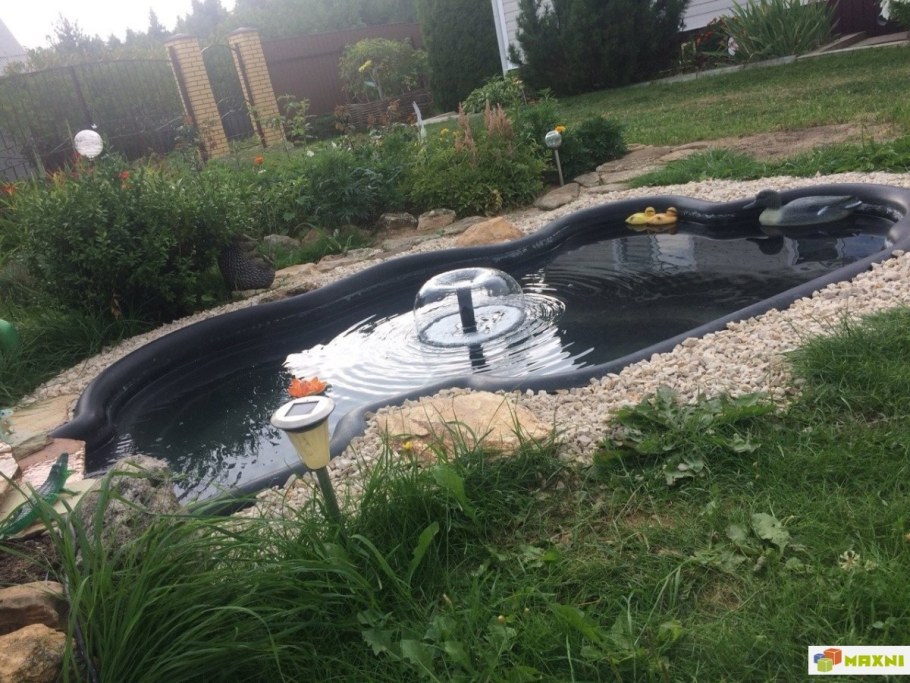 Декоративный пруд