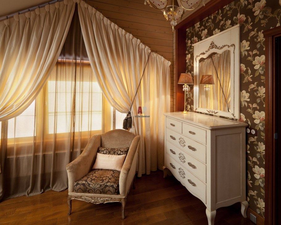 Шторы в интерьере деревянного дома