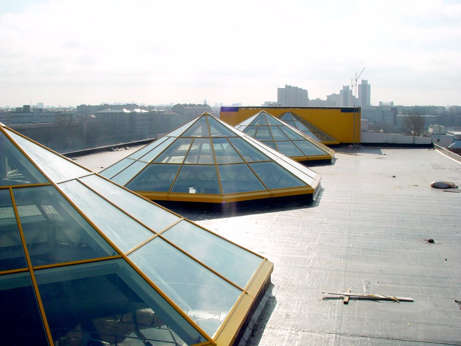 Зенитный фонарь пирамида