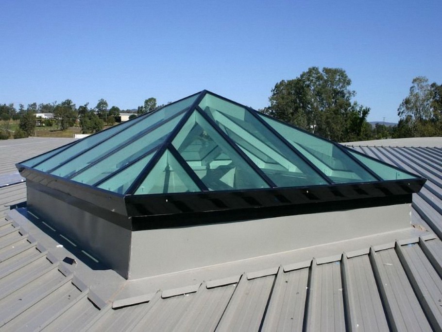 Зенитный фонарь пирамида