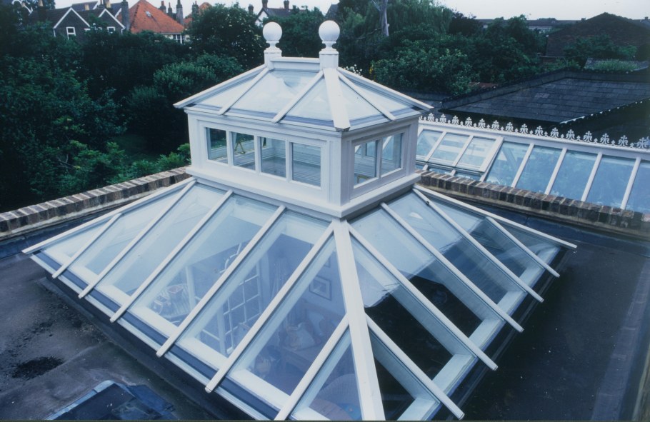 Световой фонарь на кровле