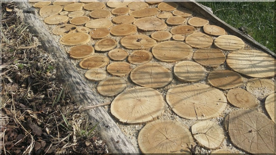 Бетонные пеньки для дорожек