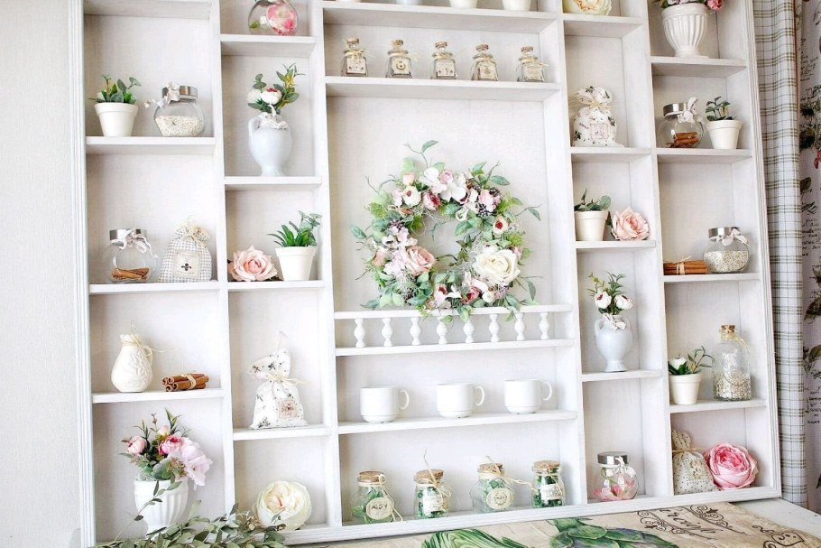 Декор на полки в гостиную