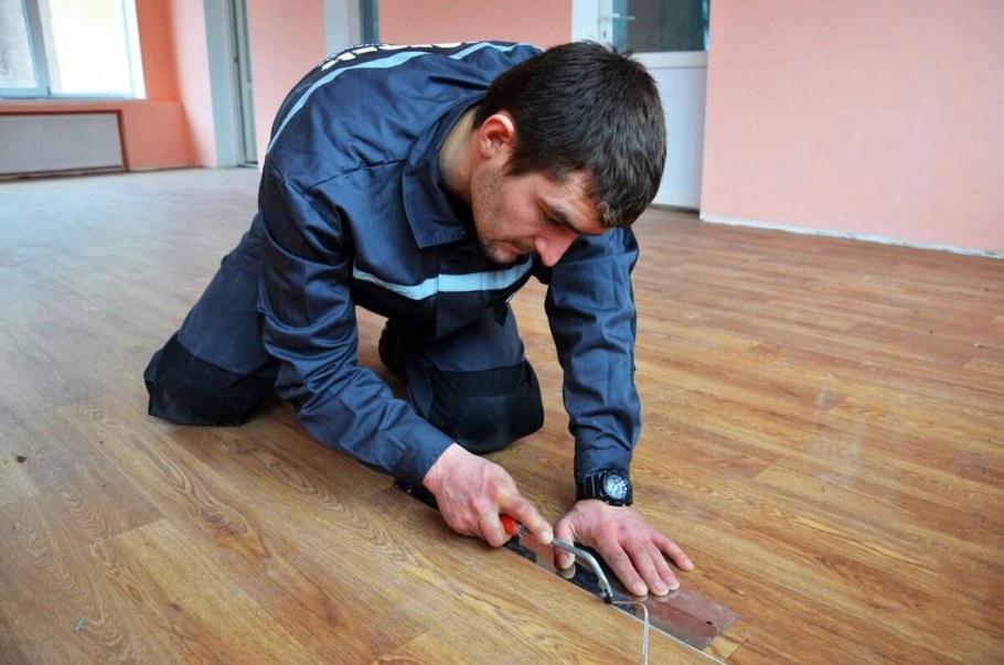 Стелить линолеум