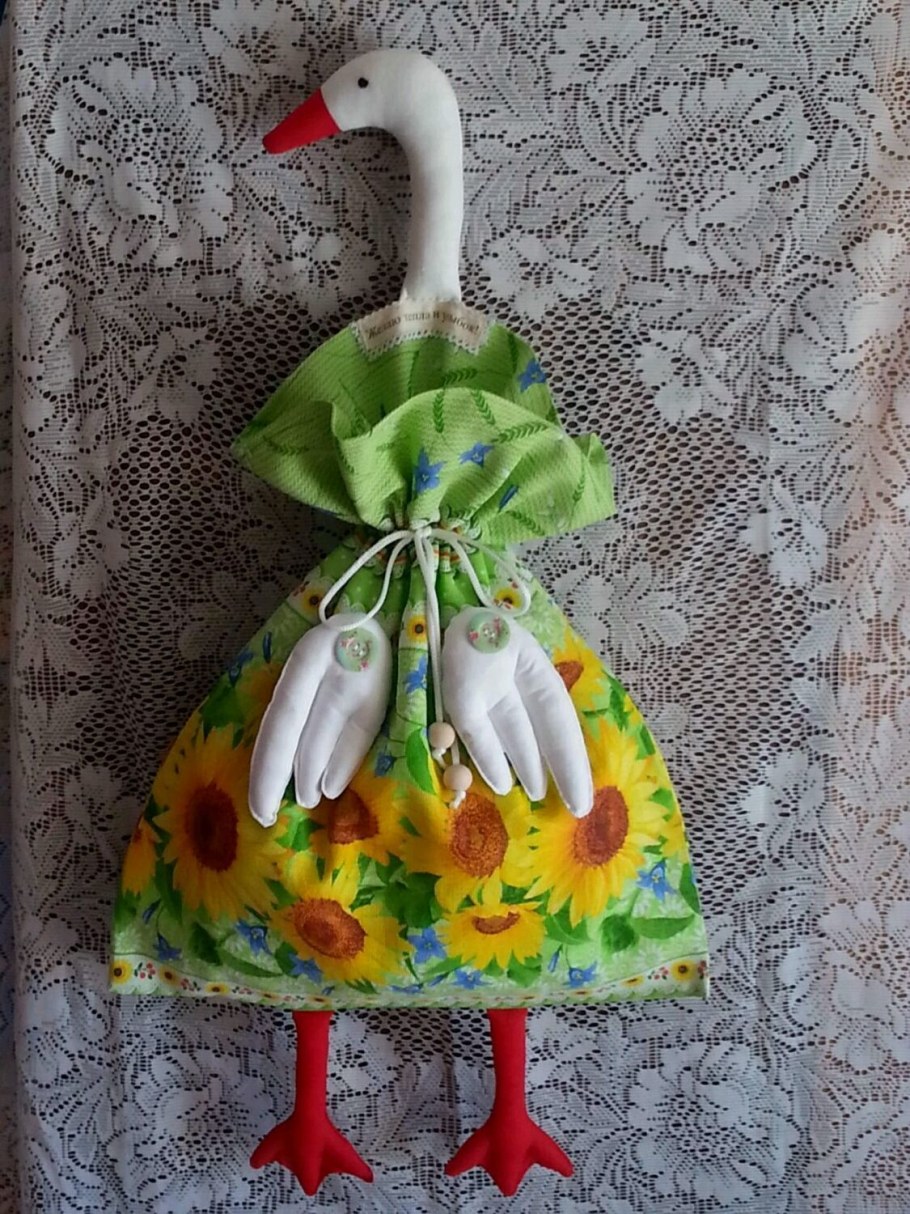 Текстильная игрушка гусыня