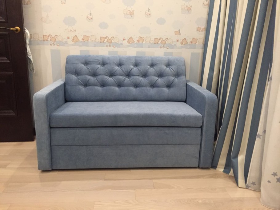Маленький диван со спальным местом