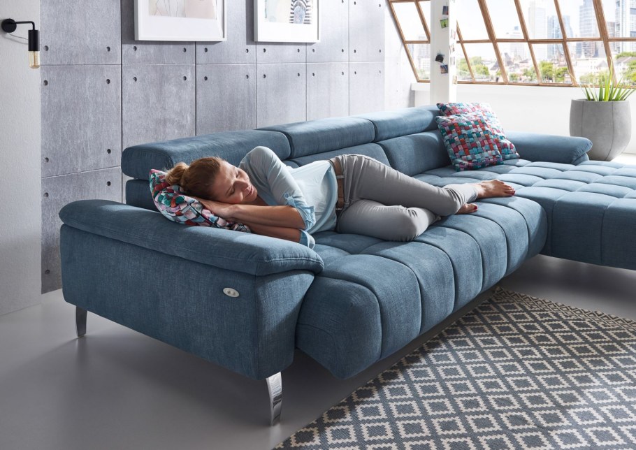 Большой диван для чилл зоны