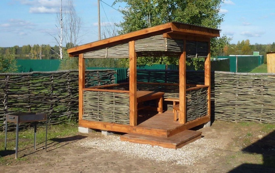 Дачные постройки из дерева