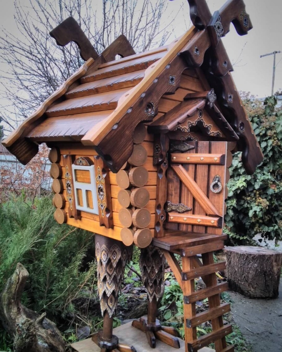 Садовая избушка на курьих ножках