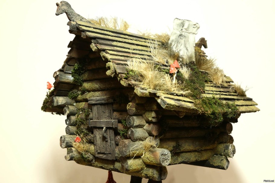 Декоративные домики для сада из дерева