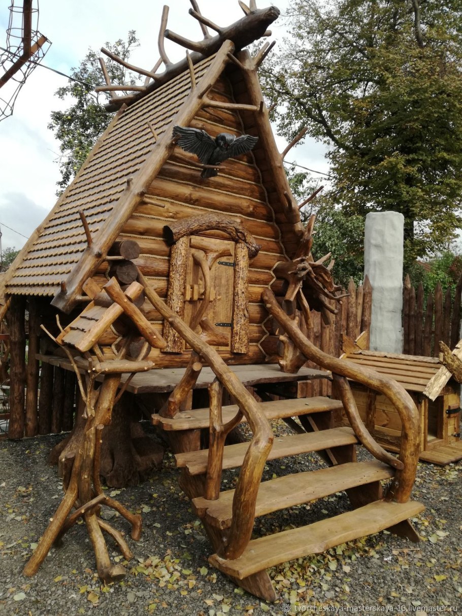 Детский домик из бревна