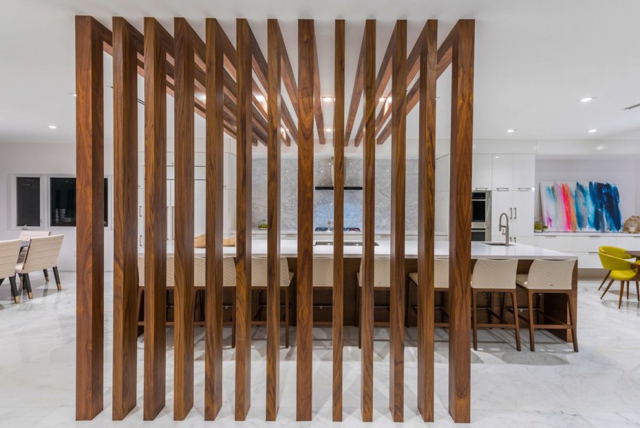 Роберт Ван Эмбрикс стол