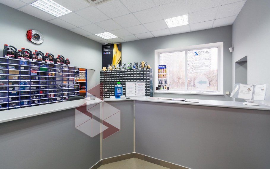 Интерьер магазина запчастей