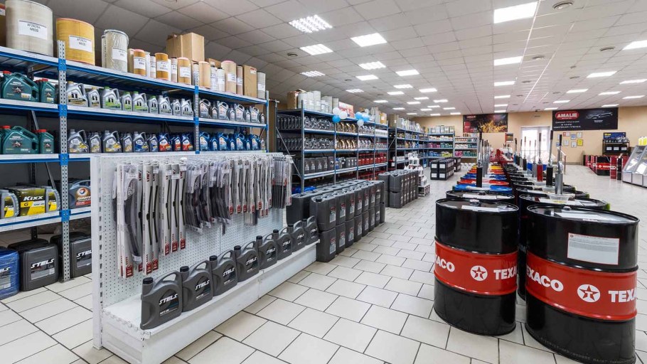 Красивый магазин автозапчастей