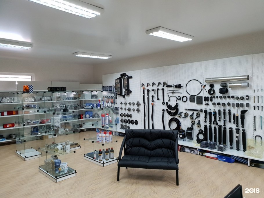 Интерьер магазина автозапчастей