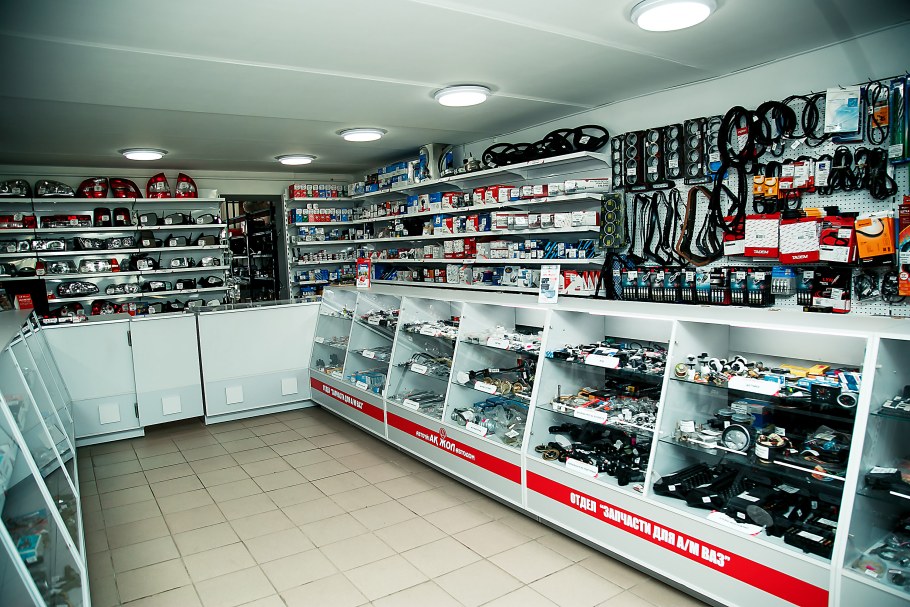 Магазин автозапчастей внутри