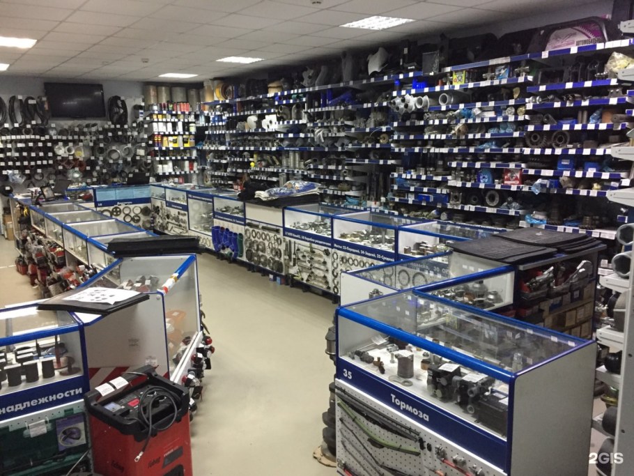 Фасад магазина запчастей