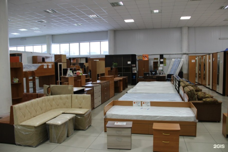 Мебельный магазин на рынке