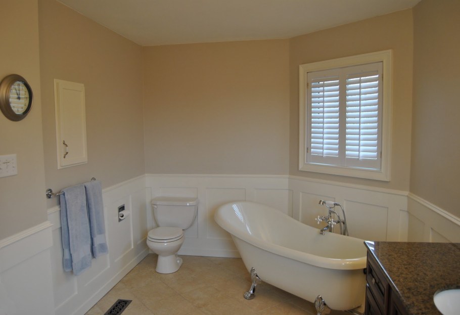 Покраска стен в ванной комнате