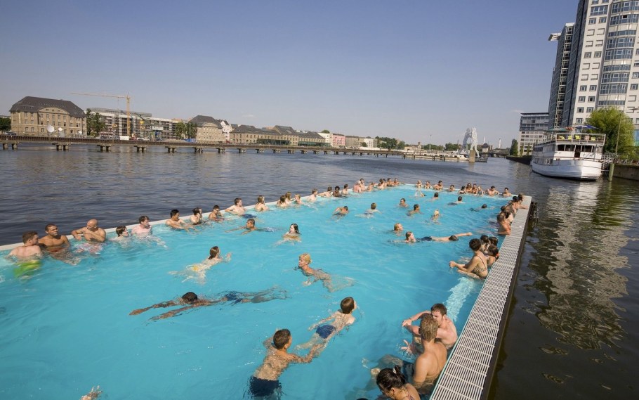 Бассейн в парке Фили в Москве