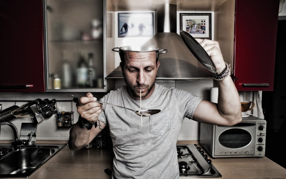 Мужская фотосессия на кухне