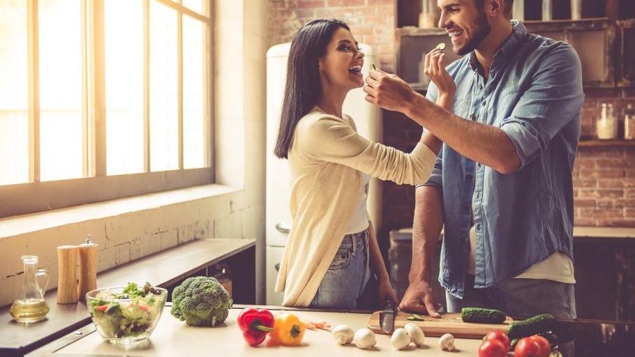 Влюбленные на кухне