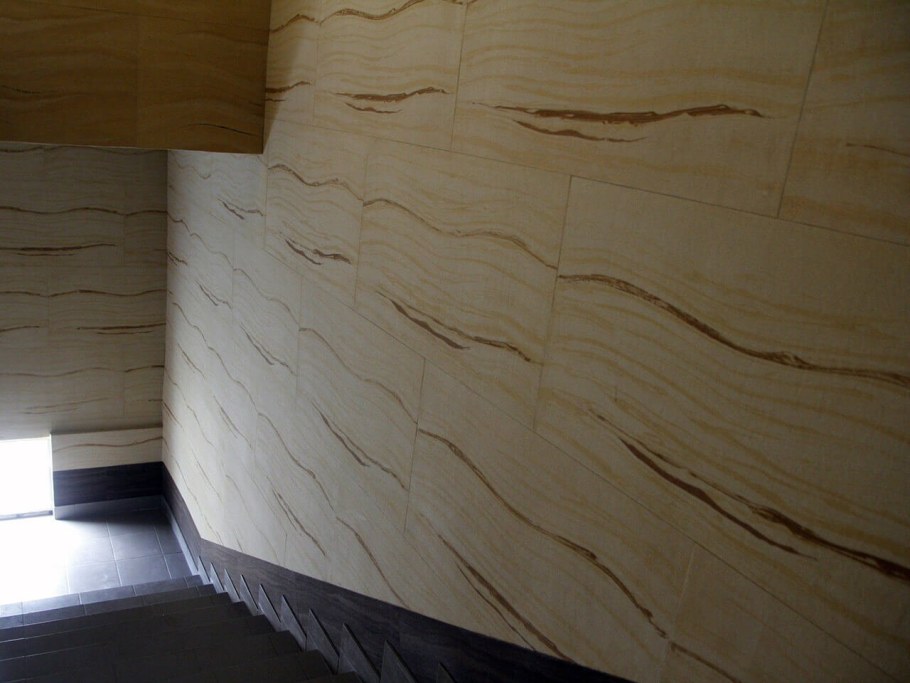 Отделка стен декоративным камнем