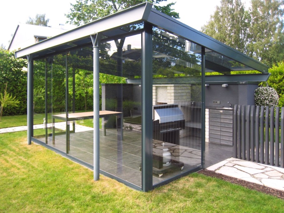 Беседка обшитая поликарбонатом