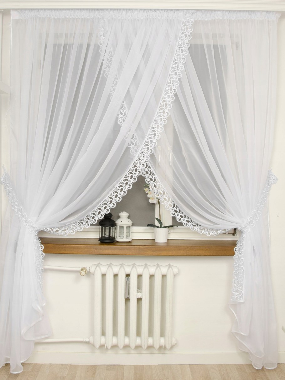 Белая тюль на кухню