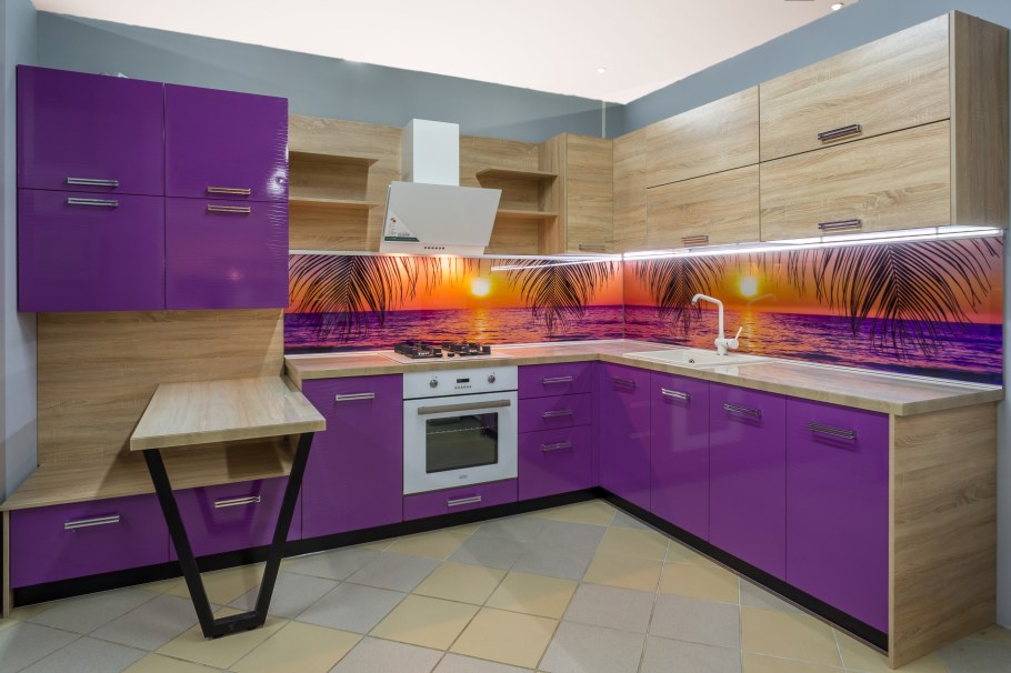 Фиолетовые кухни угловые