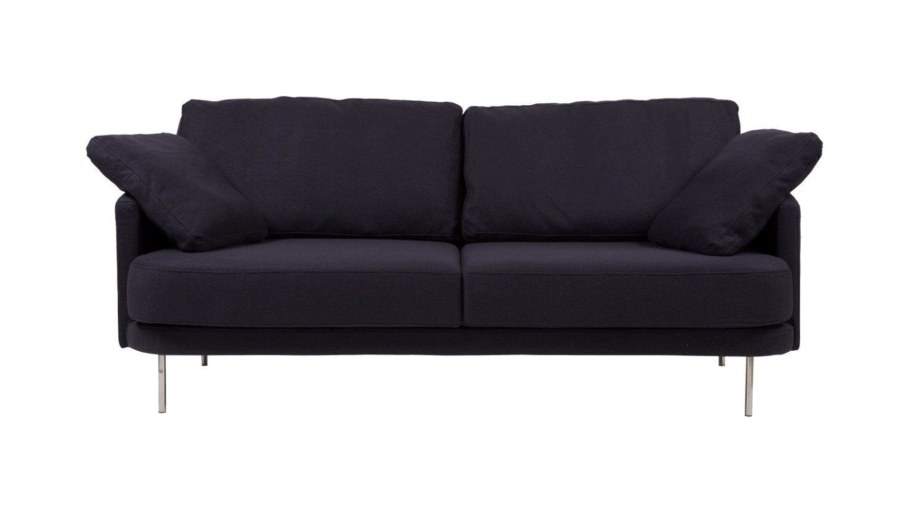 Серый диван на тонких ножках