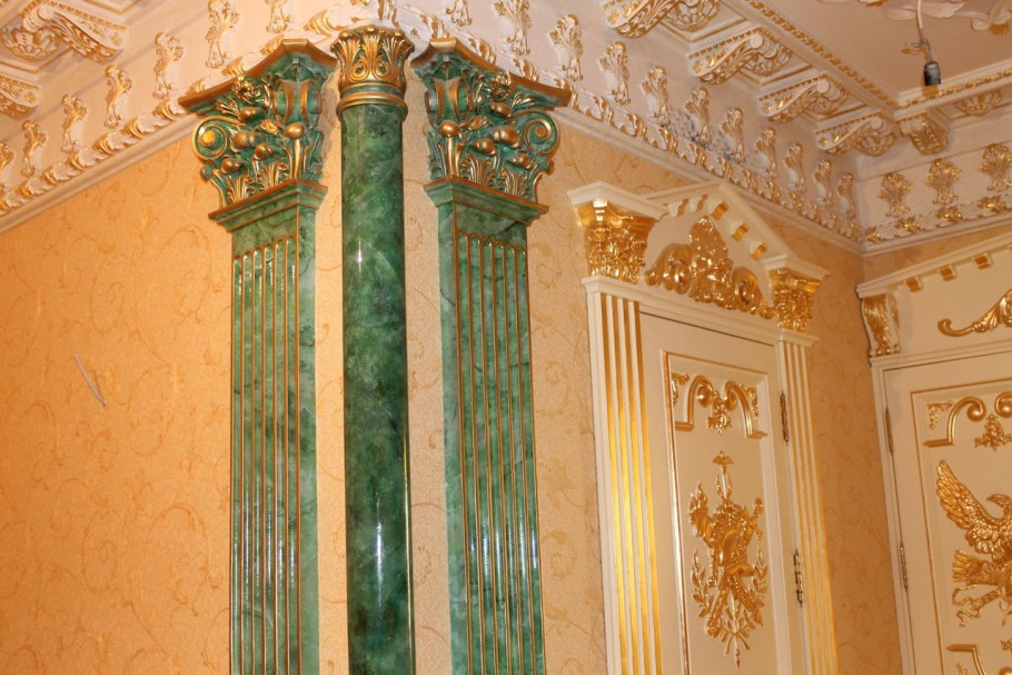 Полуколонна мрамор