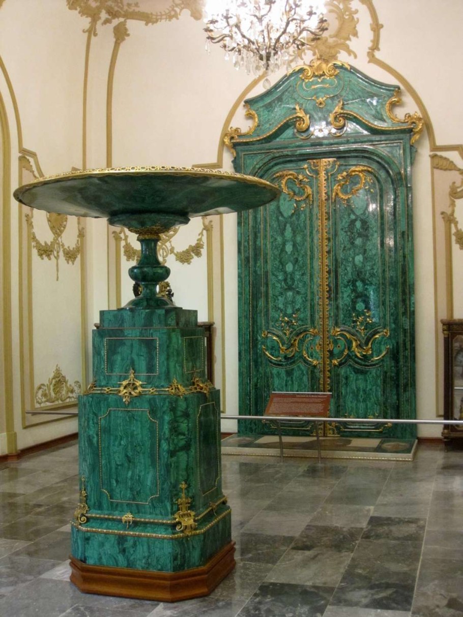 Малахитовая гостиная зимнего дворца