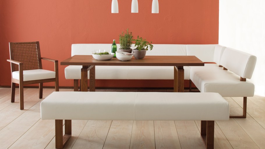 Мягкие стулья в интерьере кухни