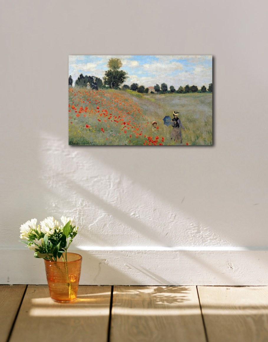 Холст на стене