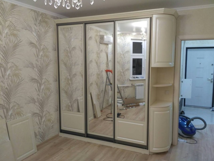 Много мебели шкаф купе