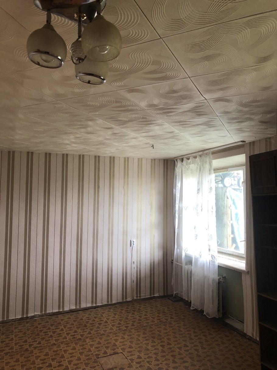 Поклеить обои в квартире