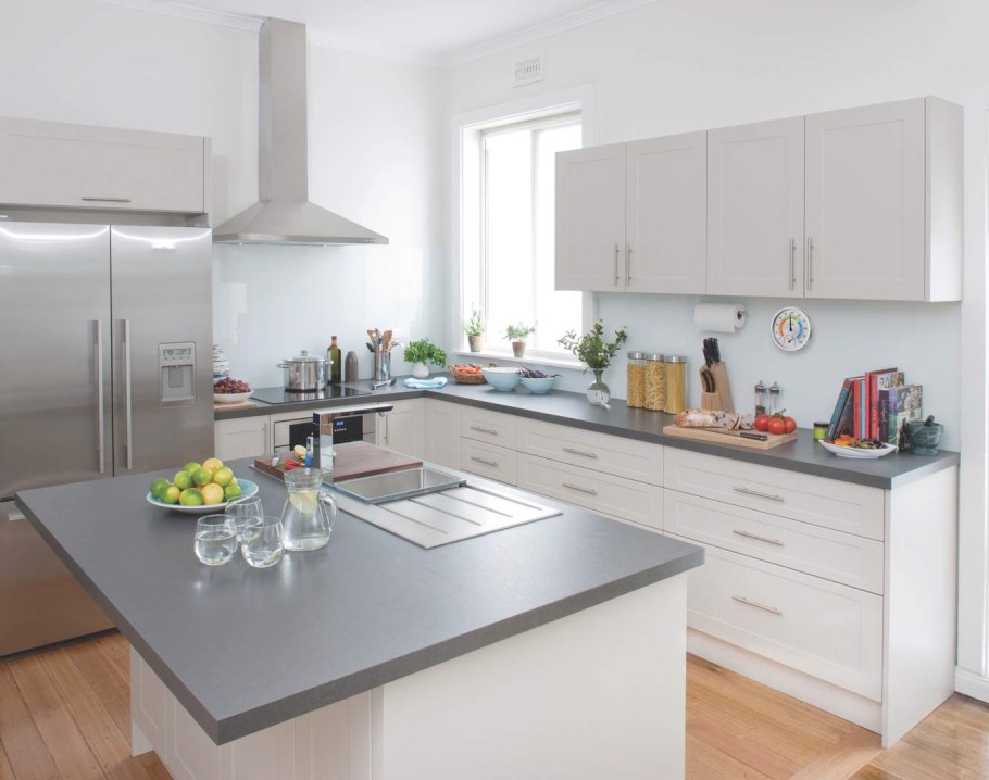 Кухня белая икеа г образная