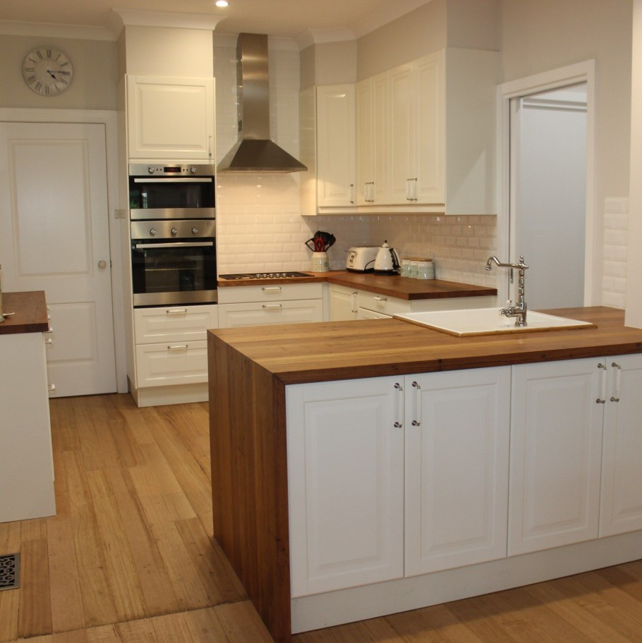 Кухня икеа белая с деревом