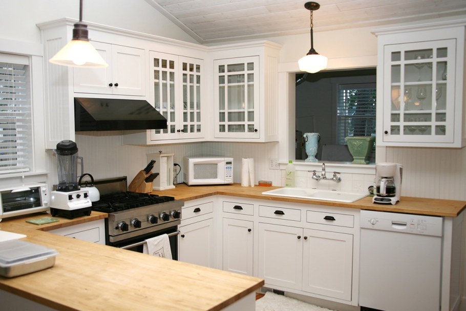 Кухня икеа белая с деревянной столешницей