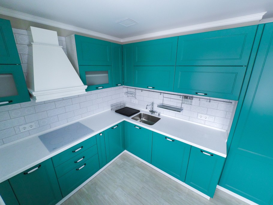 Современные кухни в бирюзовом цвете